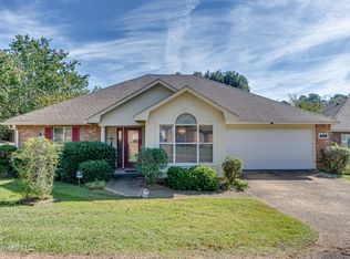 400 Twin Oaks Dr, Clinton, MS 39056