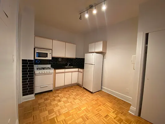 Rented by City Connections Realty | media 5