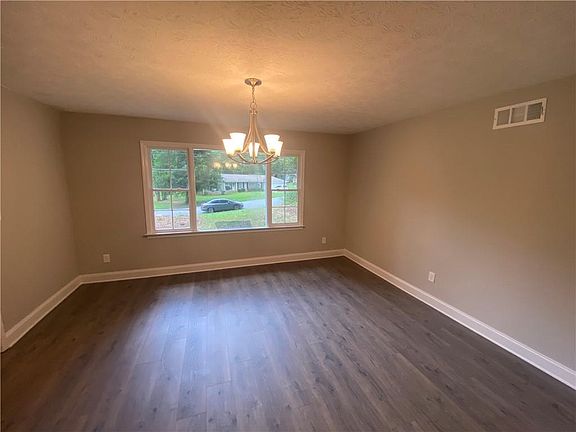 4th image of 257 Willow Cove Ct