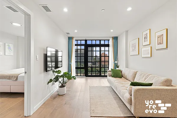 Living room, photo 2