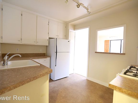 5th image of 1072-1074 Ashbury St #1072