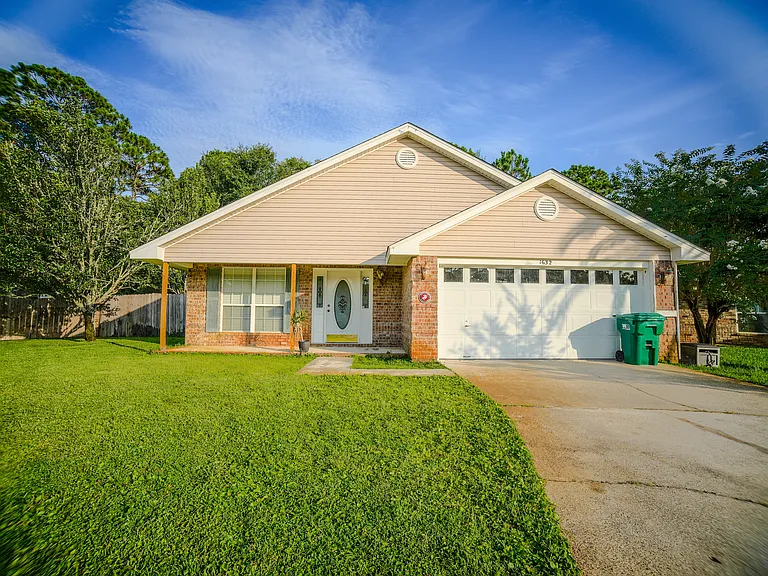 1632 Janet Ln — Photo 1