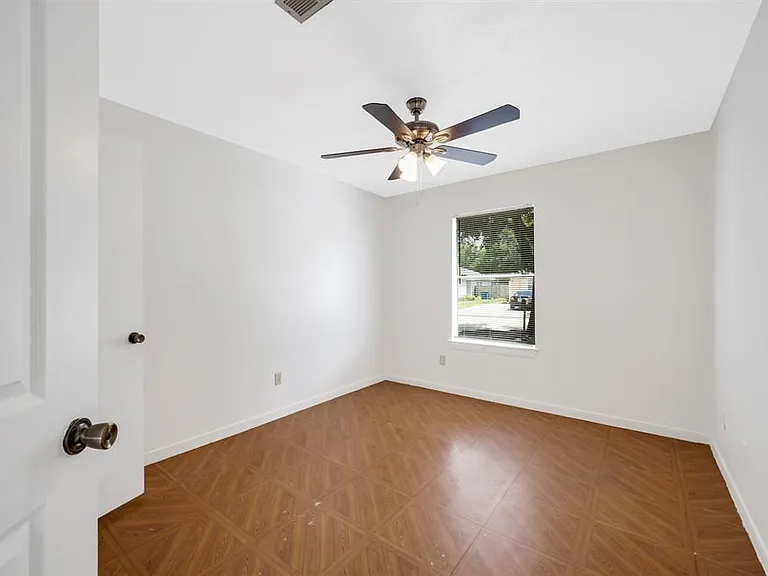 308 Willowick St — Photo 3