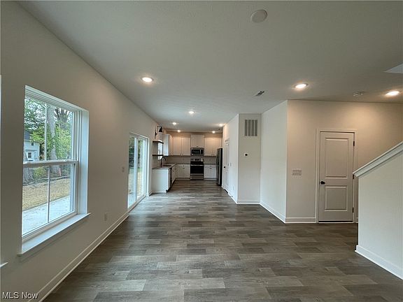 3rd image of 676 Crossings Ln