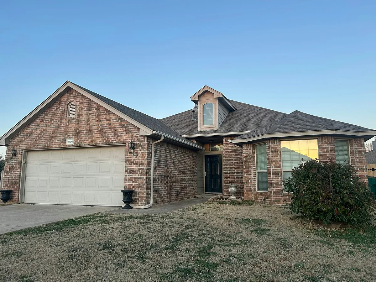 Building Photo - 2400 Rookhaven Ln