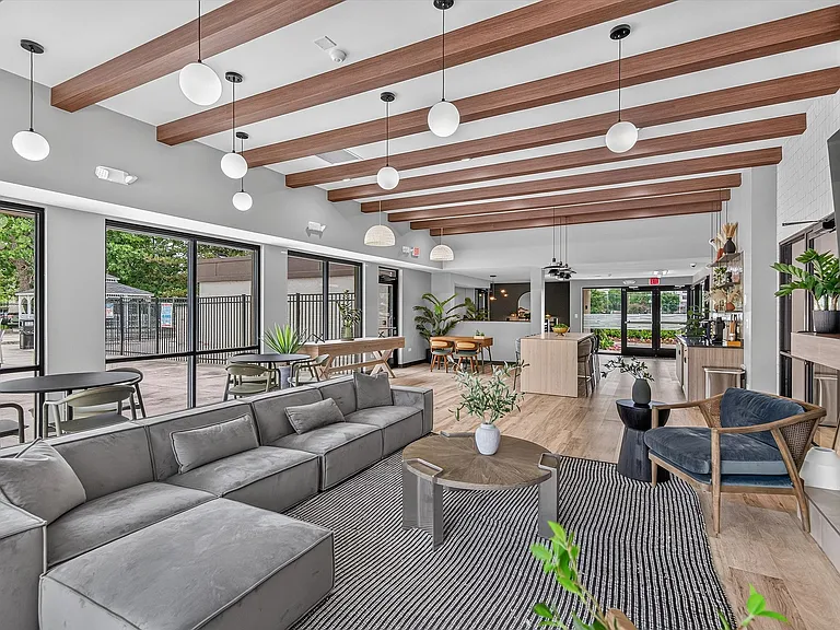 14-Stonebridge-16 (Leasing Center)