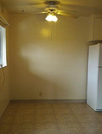3rd image of 930 Parker Ct APT 4