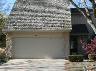 241 NE Edgewater Dr, Lees Summit, MO 64064