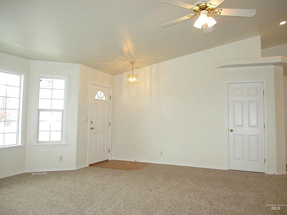 4th image of 3835 E Eisenhower Dr