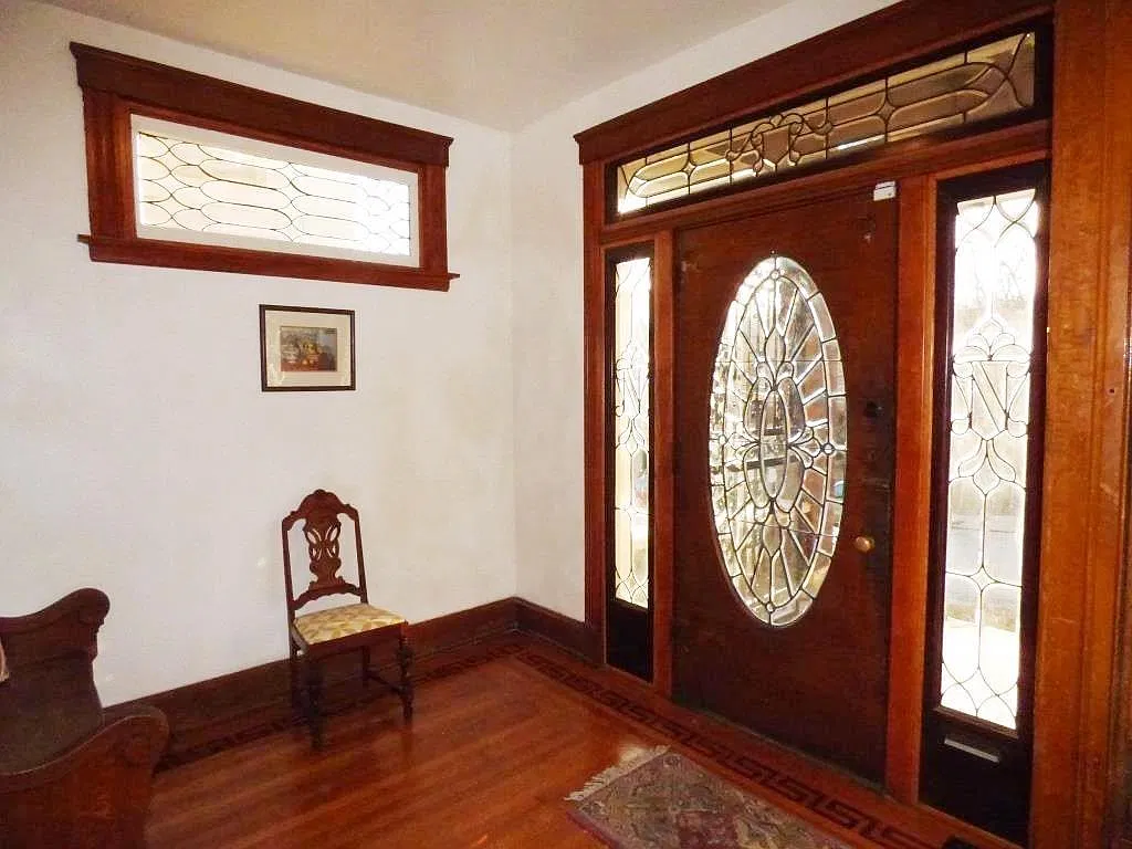 6 bed, 2072 sqft, $3,600 — Photo 2