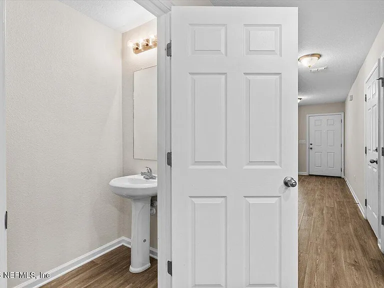 8206 Halls Hammock Ct — Photo 14