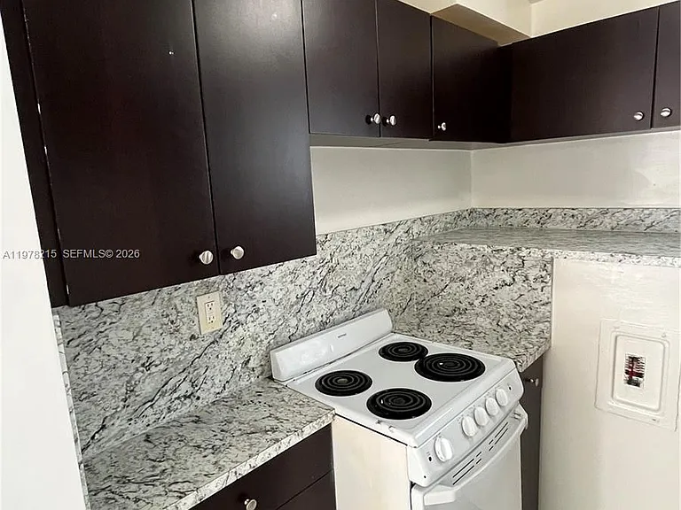 960 Biarritz Dr #14 — Photo 3