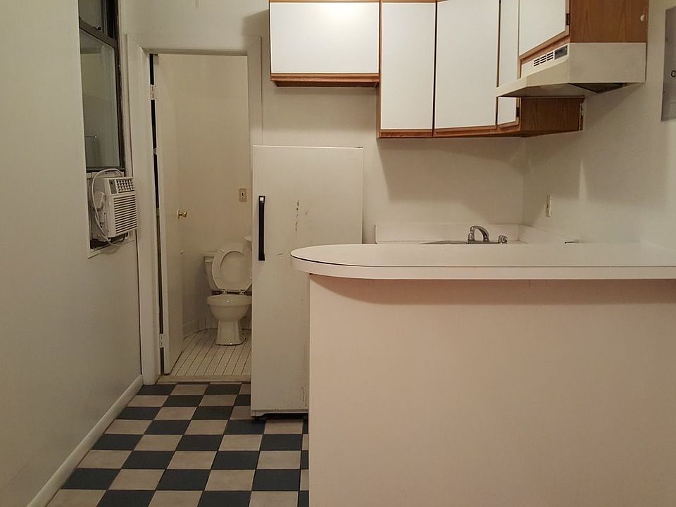 2nd image of 1829 2nd Ave APT 3