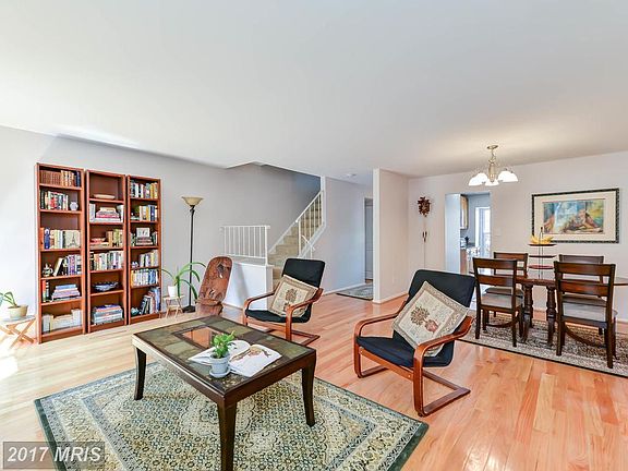 3rd image of 8560 Southlawn Ct