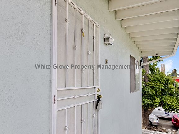 3rd image of 526 W Chestnut St APT D