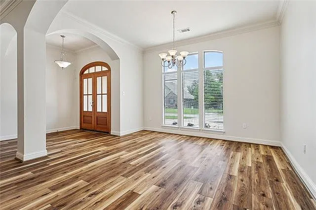3 bed, 2.0 bath, 1828 sqft, $2,000 — Photo 2
