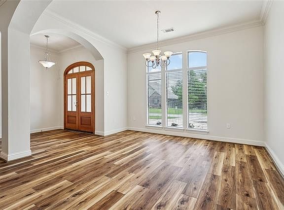 2nd image of 218 Stonebridge Cv