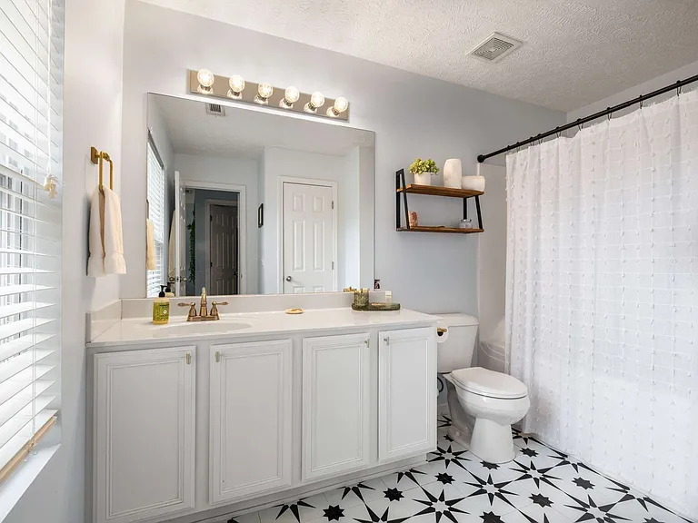 1021 Ashmore Dr — Photo 9