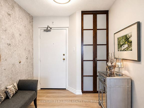 4th image of 181 Collier St #508