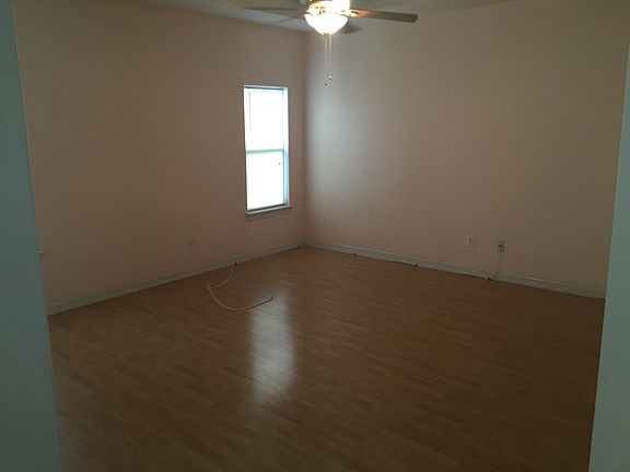 5th image of 403 Sabal Ave