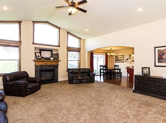 4th image of 2802 Mary Dr