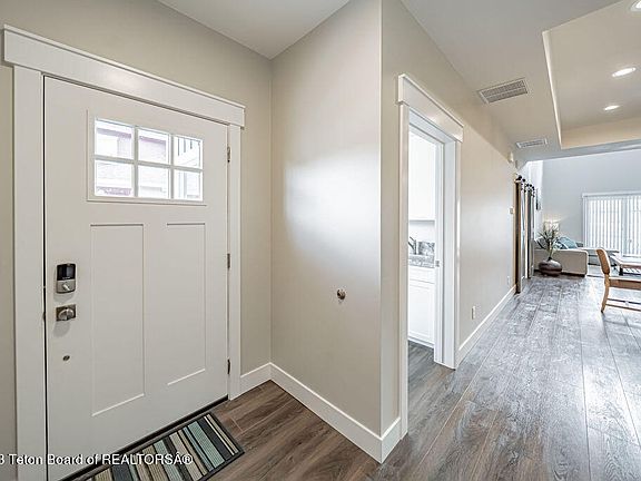 3rd image of 101 Creekside Ln