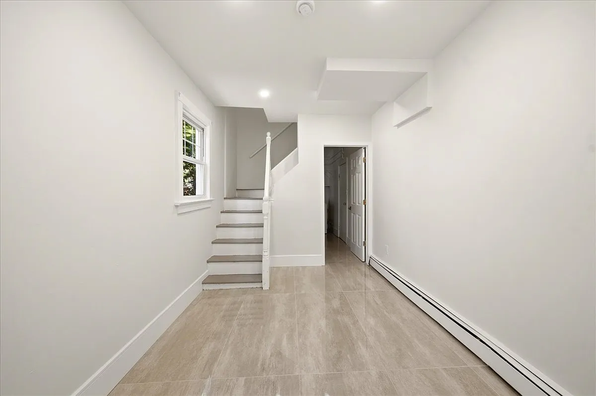 Building Photo - 32 Orchard St #3