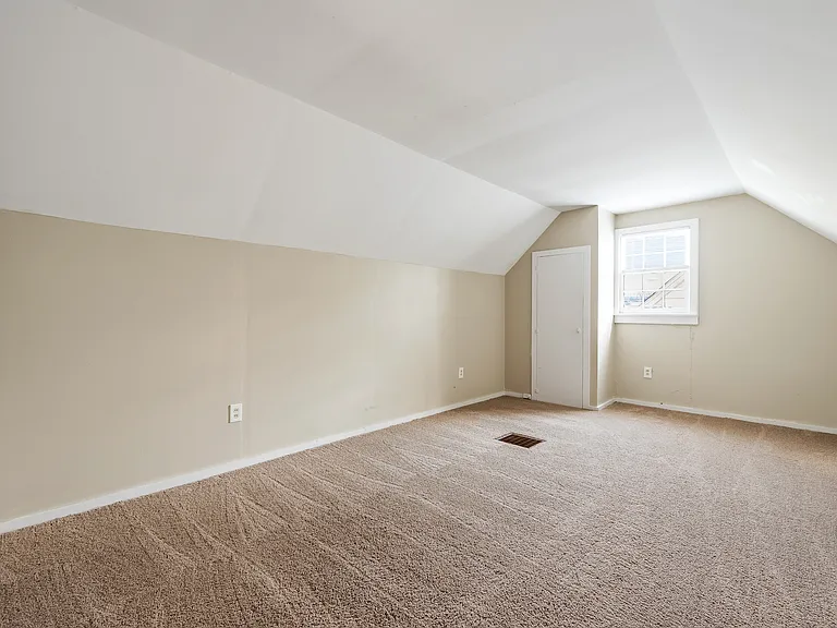 3934 Kennison Ave — Photo 23