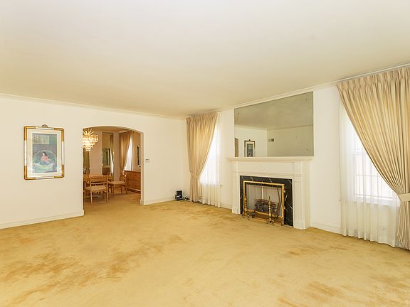 3rd image of 1738 N Natoma Ave