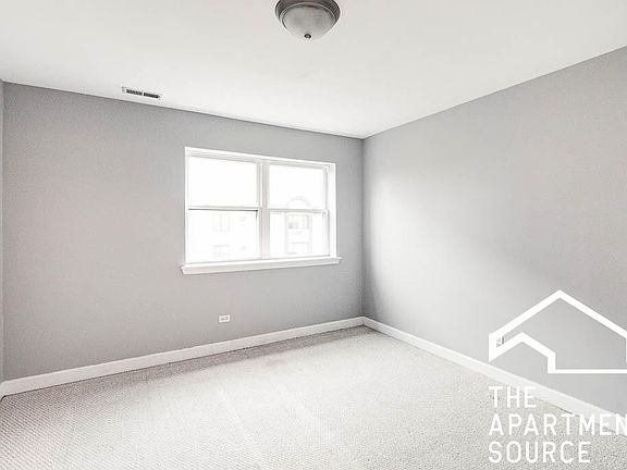 5th image of 6952 N Greenview Ave #504A