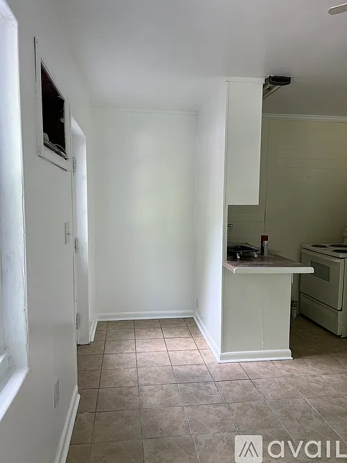 1 bed, 350 sqft, $845 — Photo 3