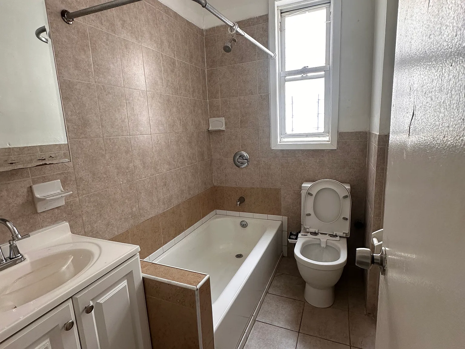 2 bed, $2,734 — Photo 2