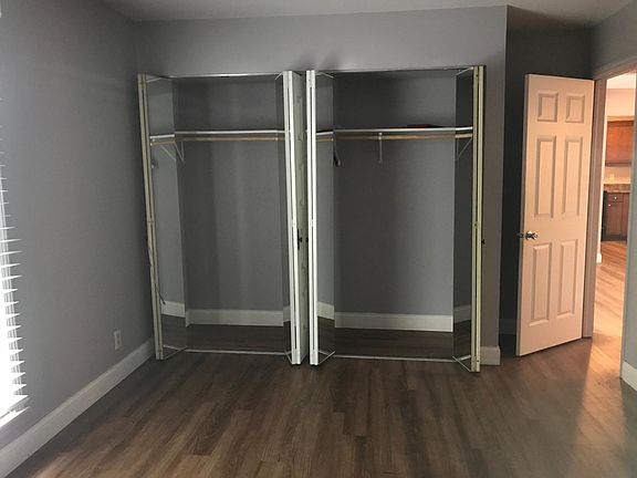 4th image of 5031 N Lakeside Pl APT 105