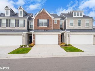 324 Strawberry Dr, Rochester, MI 48307