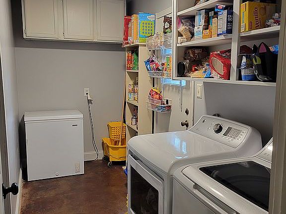 5th image of 1026 S Jerry Ave