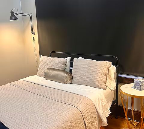 Bedroom- Queen bed