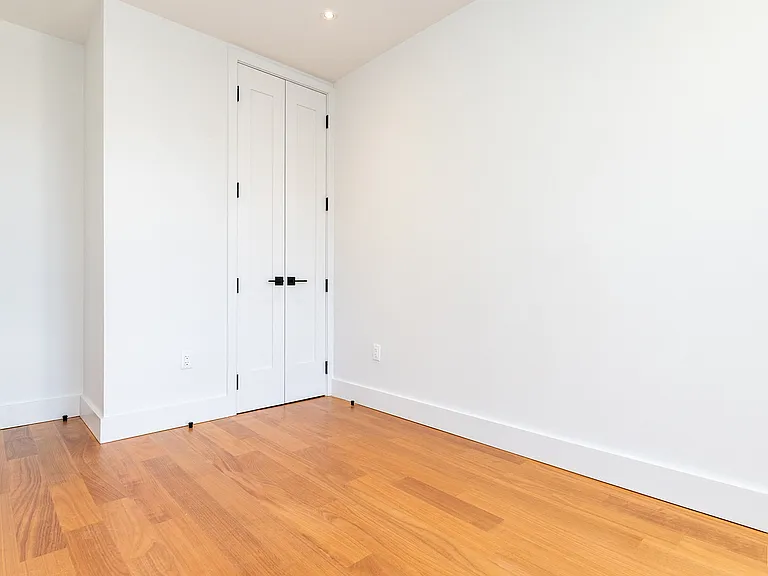675 E 32nd St #35 — Photo 7