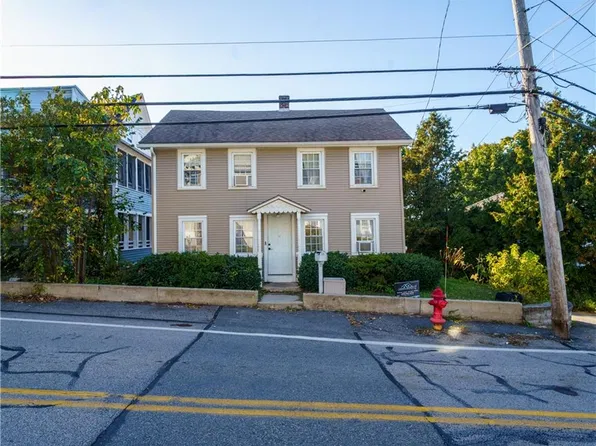 17 E Greenwich Ave, West Warwick, RI 02893