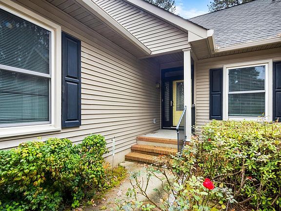 2nd image of 19 Woodhill Pl