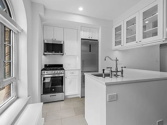 4th image of 115 W 86th St #2E