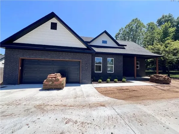 2793 E Whippoorwill Ln, Fayetteville, AR 72701