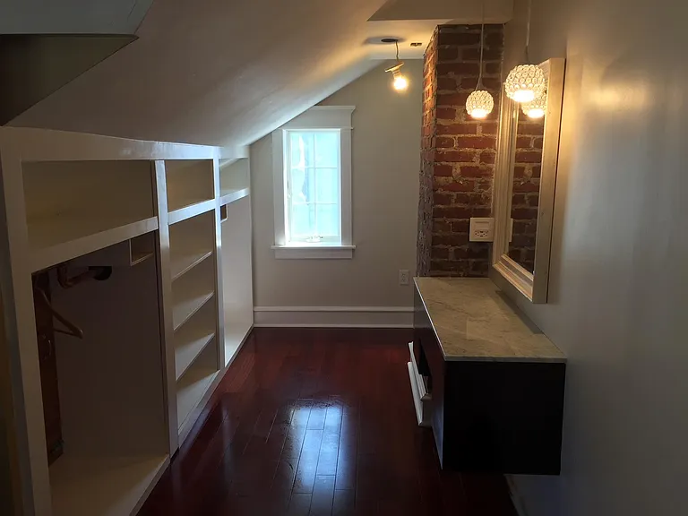 814 Martin Ave — Photo 2
