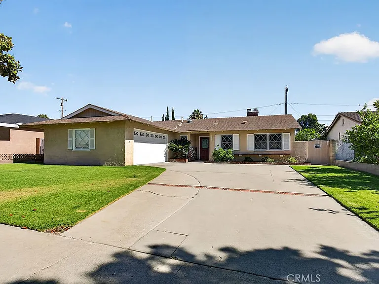 2310 E Monroe Ave — Photo 2