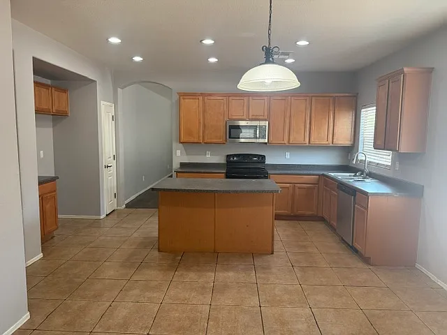 3 bed, 1828 sqft, $1,699 — Photo 3