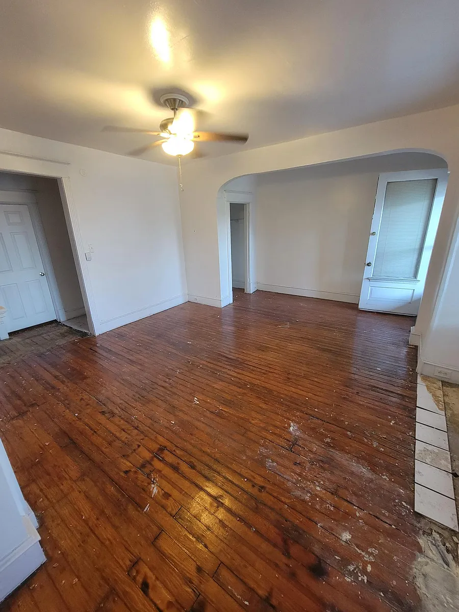 Building Photo - 4825 Walnut St #2