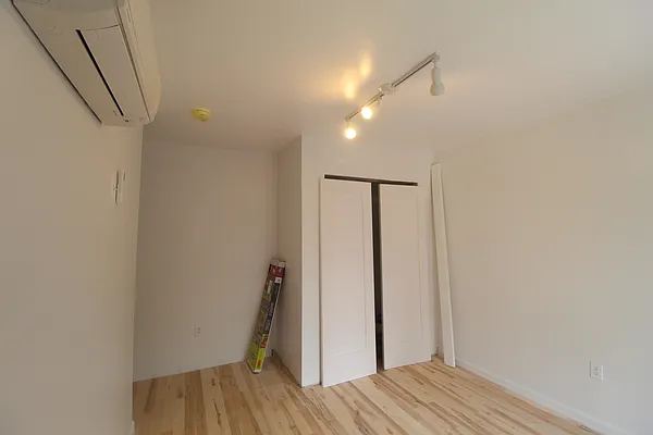 Rented by Grand & Co. | media 6