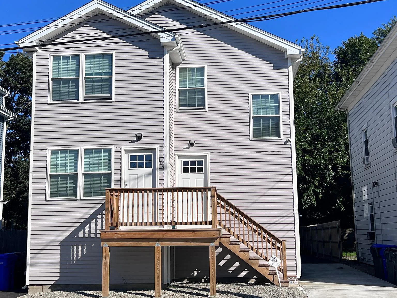 3 bed, 1092 sqft, $2,100 — Photo 1