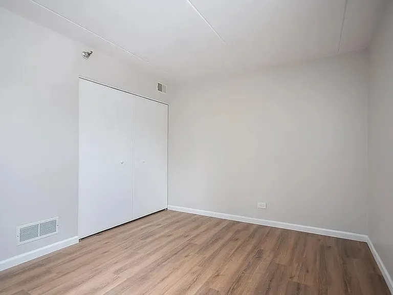 6040 Lake Bluff Dr #402 — Photo 9