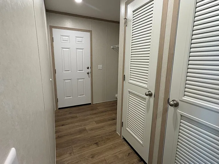436 Selkirk Dr — Photo 9