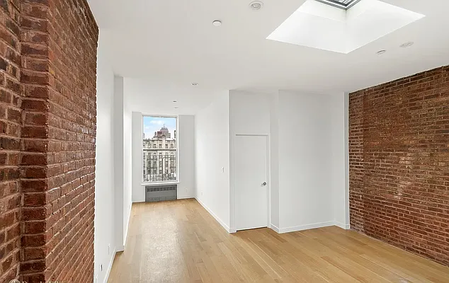 Rented by Dimitrios Kapelonis, LREB | media 10